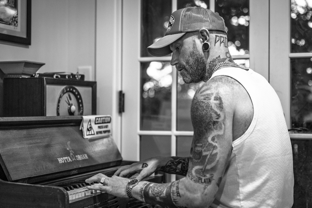 Satsang ph.Lee Hetherington